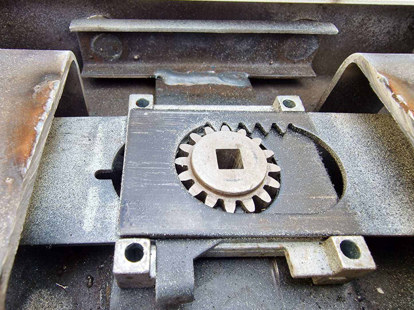 Waffenschrank_Riegelzentrale_verzahnt