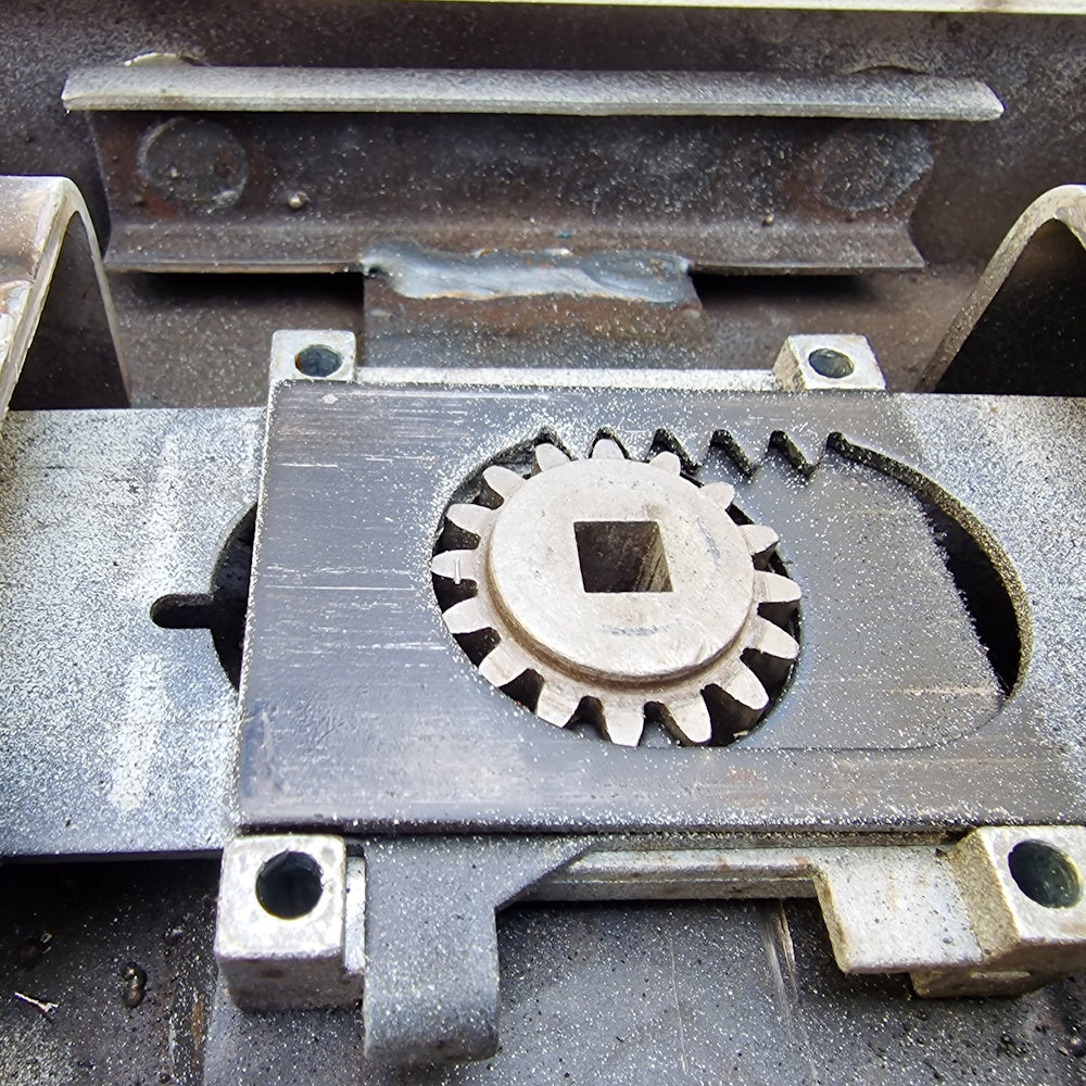 Waffenschrank Riegelwerk mit Zahnantrieb