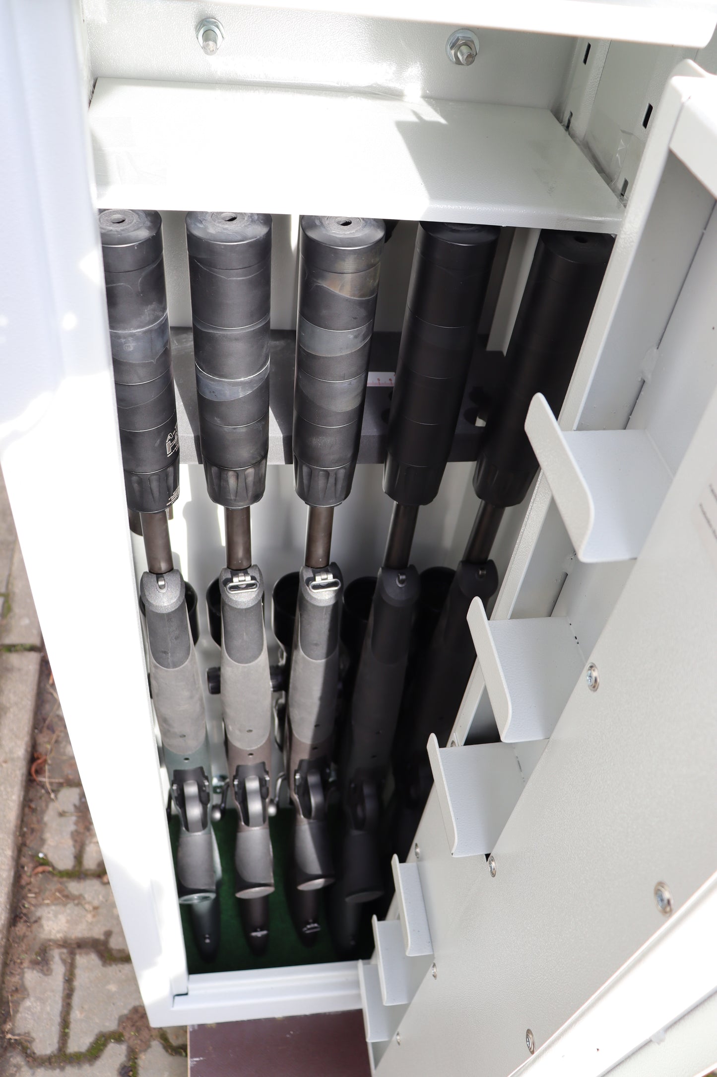 Waffenschrank 1300x390x330 Muster Waffenbestückung