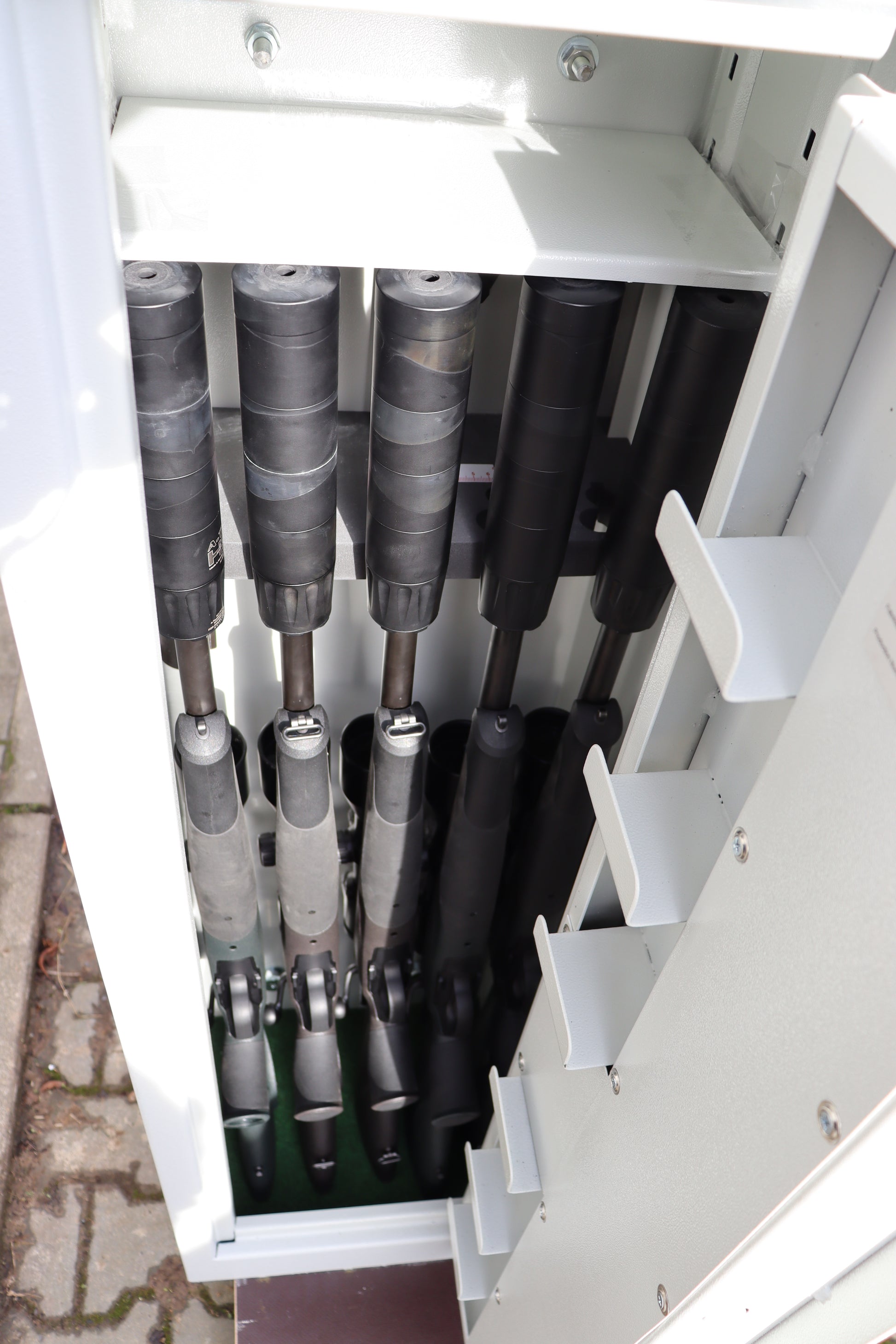 Waffenschrank 1300x390x330 Muster Waffenbestückung